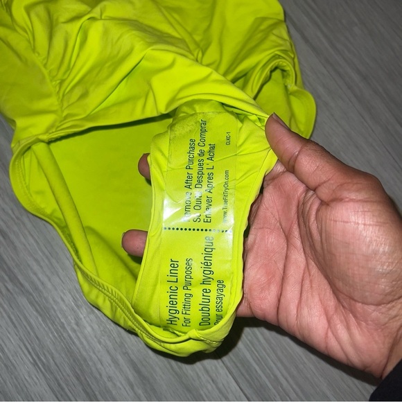 New LA BLANCA Lace-Up Underwire One-Piece Swimsuit retails $120 - Picture 3 of 6